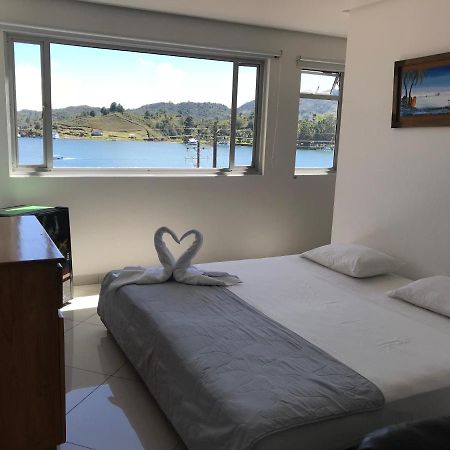 Hotel Bahia Guatapé エクステリア 写真