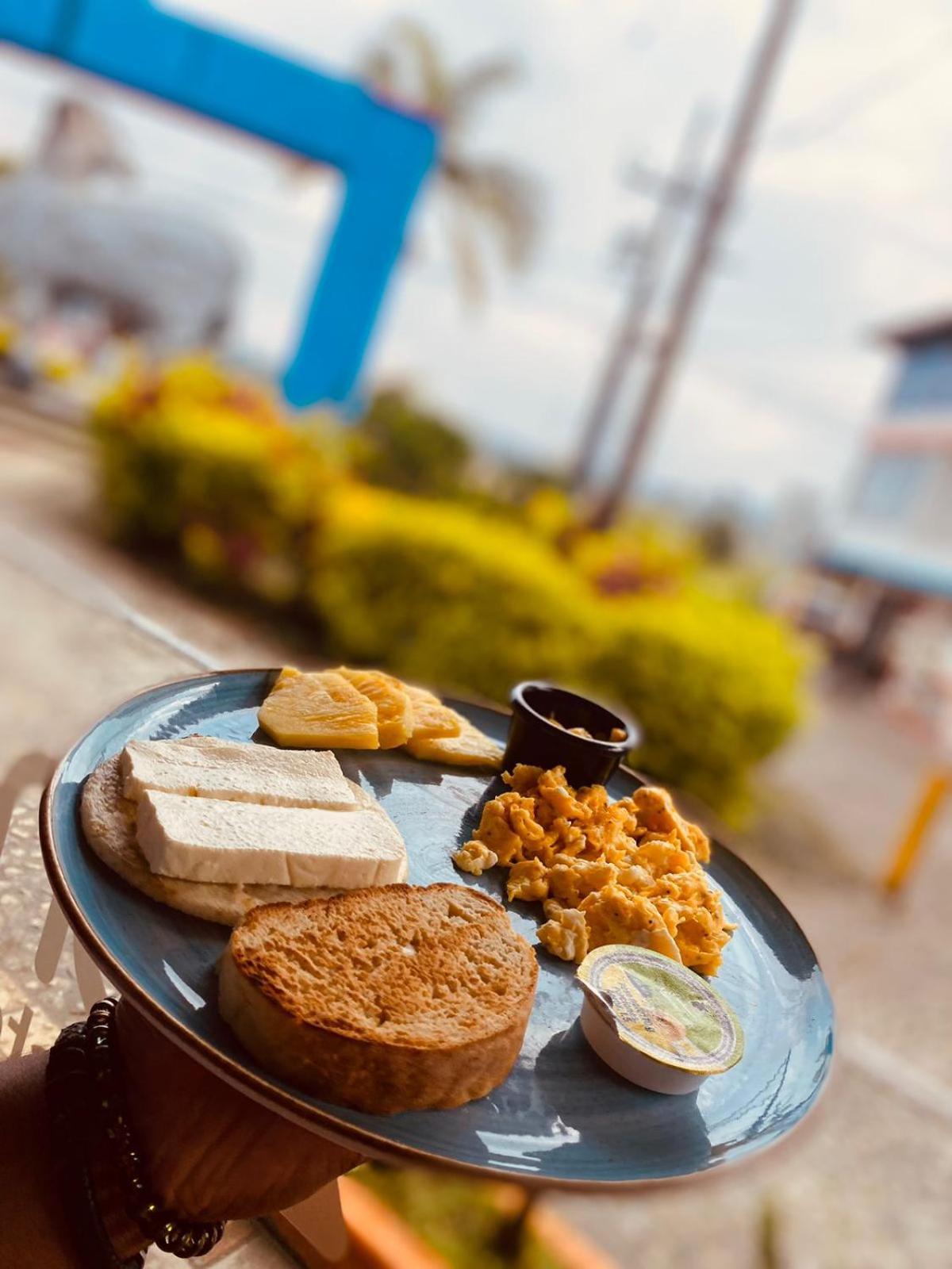 Hotel Bahia Guatapé エクステリア 写真