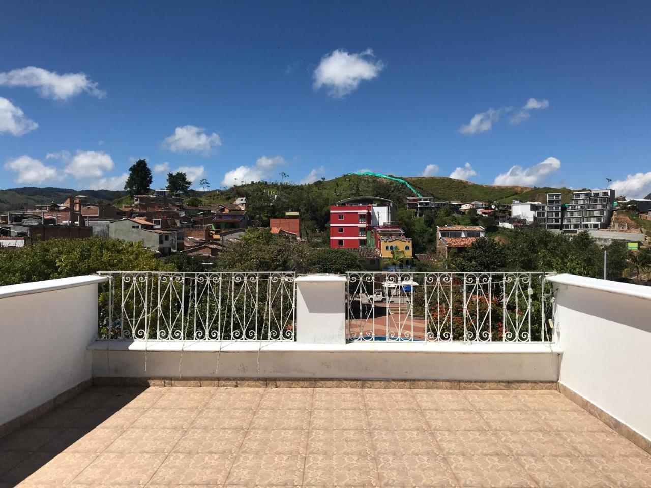 Hotel Bahia Guatapé エクステリア 写真