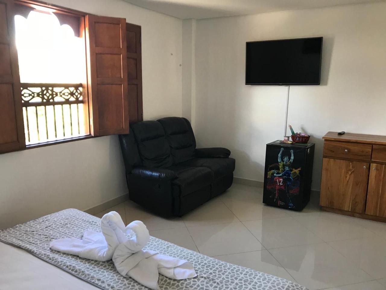 Hotel Bahia Guatapé エクステリア 写真