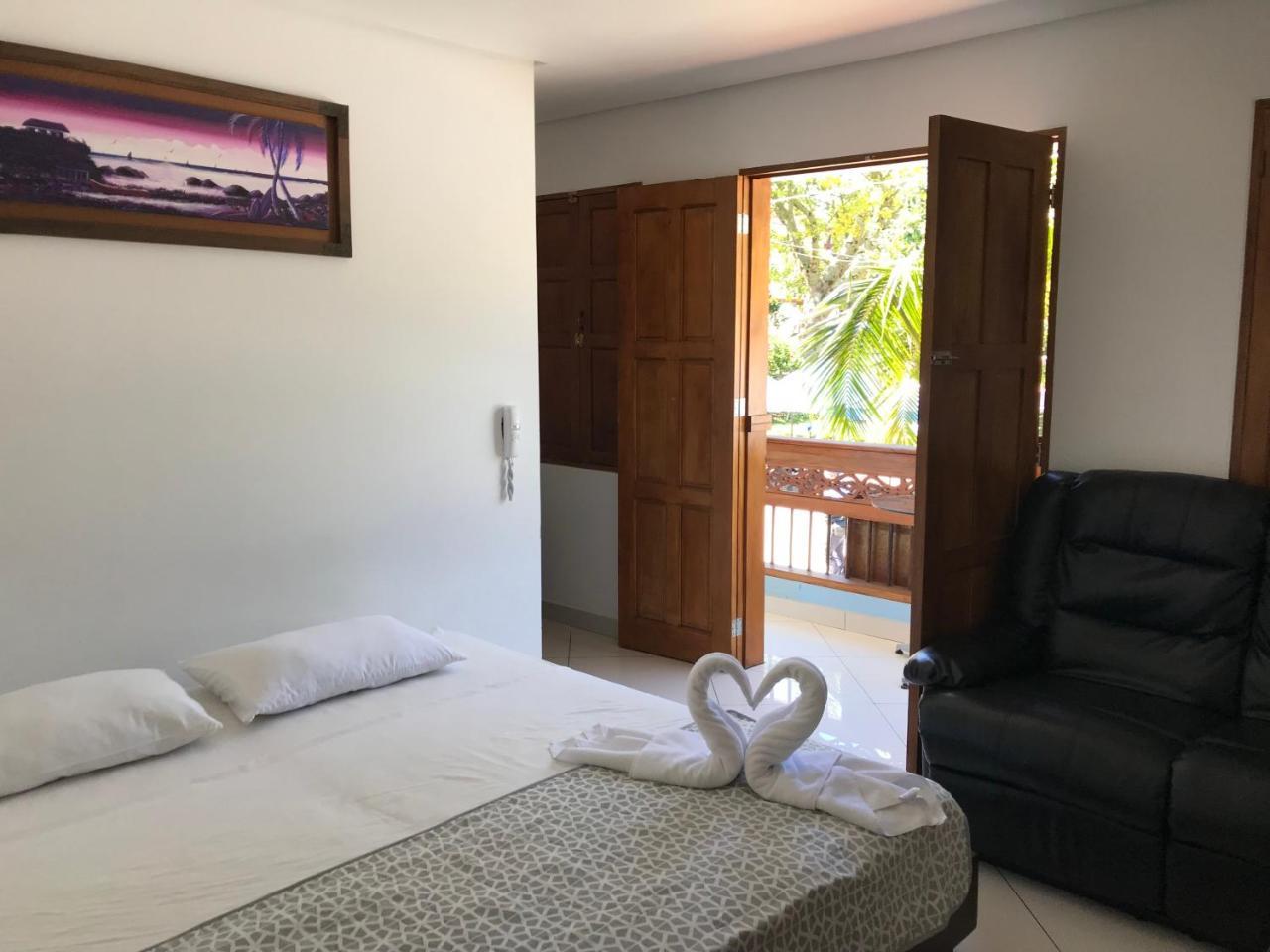 Hotel Bahia Guatapé エクステリア 写真