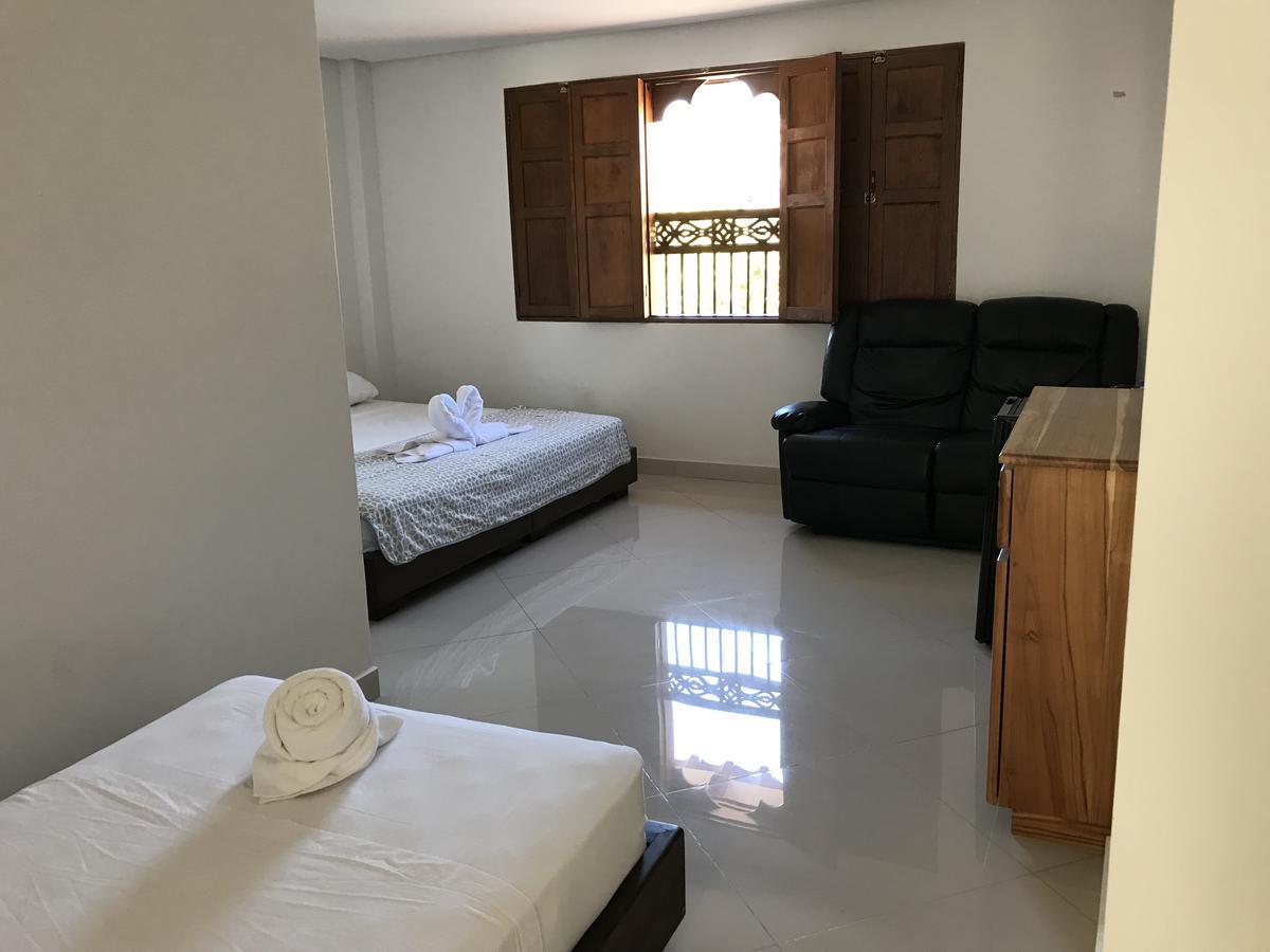 Hotel Bahia Guatapé エクステリア 写真